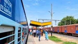 पटना में सनसनीखेज वारदात, 19 वर्षीय युवक ने 15 वर्षीय किशोरी को चलती ट्रेन से फेंका
