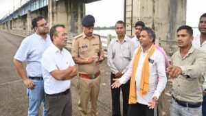 गंगरेल बांध के सभी 14 गेट खुले, महानदी के तटीय क्षेत्रों में प्रशासन अलर्ट मोड पर
