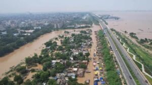 पटना में गंगा ने तोड़ा 2016 का बाढ़ रिकॉर्ड, गांधी घाट पर जलस्तर 50.57 मीटर पहुंचा