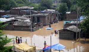 हार में बाढ़ का कहर: 13 जिलों में 28 लाख आबादी प्रभावित, गंगा समेत कई नदियां उफान पर