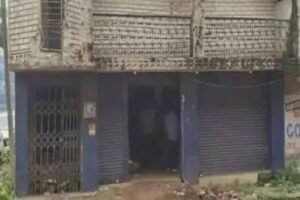 रायपुर में गुटखा कारोबारी के गोदाम पर DGGI की रेड, 50 से ज्यादा बोरे मिले
