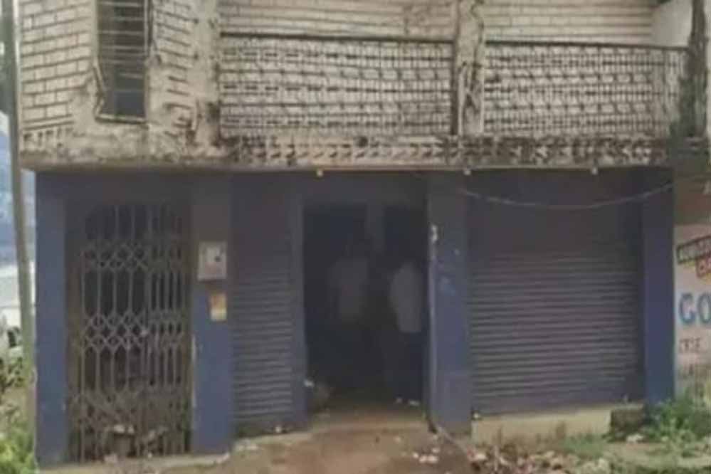 रायपुर में गुटखा कारोबारी के गोदाम पर DGGI की रेड, 50 से ज्यादा बोरे मिले