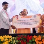 जन्माष्टमी से पहले मुख्यमंत्री योगी ने उपहारों के माखन से भरी ब्रजवासियों की ‘मटकी’