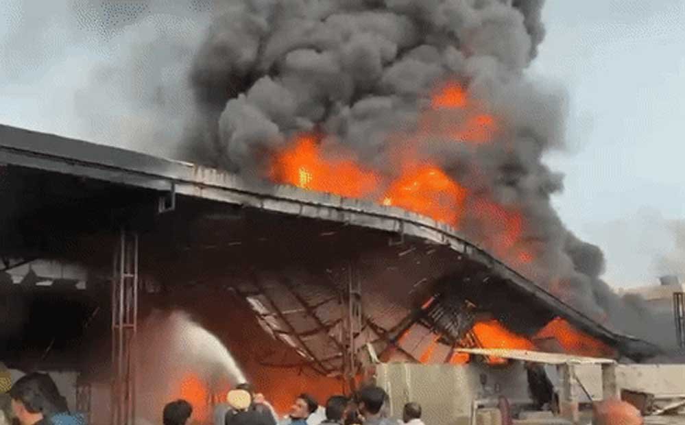 जालंधर में गद्दे की फैक्ट्री में भीषण आग, 2 KM दूर तक दिखा धुएं का गुबार; 10 दमकल गाड़ियां मौके पर