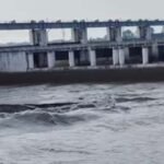 यूपी में भारी बारिश से उफनी नदियां, 7 जिलों में बाढ़ का अलर्ट