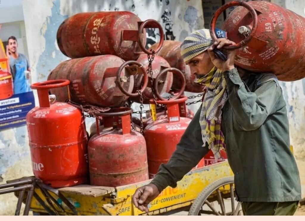 ग्रामीण LPG उपभोक्ताओं को बड़ी राहत, अब 25 दिन में बुक होगा सिलेंडर