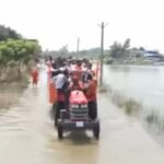 बिहार बाढ़ का जायजा लेने पहुंचे शिवराज सिंह चौहान, सम्राट चौधरी संग ट्रैक्टर पर निकली टीम