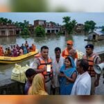 बाढ़ के बीच योगी सरकार का राहत अभियान तेज, 18,810 लोगों को सुरक्षित स्थान पर पहुंचाया