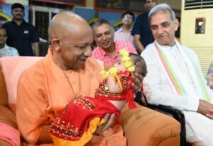 गोरक्षपीठ में सीएम योगी ने मनाया गोपाल का प्राकट्योत्सव