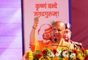 आक्रांता मंदिर तोड़ सकता है, हमारी आस्था नहीं: सीएम योगी