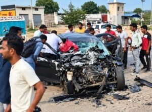 राजस्थान में भीषण सड़क हादसा, डंपर-कार की टक्कर में पति-पत्नी और बेटी समेत 4 की मौत