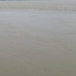 लखनऊ में नदियां उफान पर, सई नदी का पानी गांवों की ओर बढ़ा; सैकड़ों बीघे फसलें डूबीं