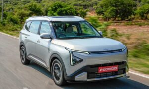 सितंबर में Kia Carens Clavis पर बंपर डिस्काउंट, ₹1.20 लाख तक सस्ती हुई कार