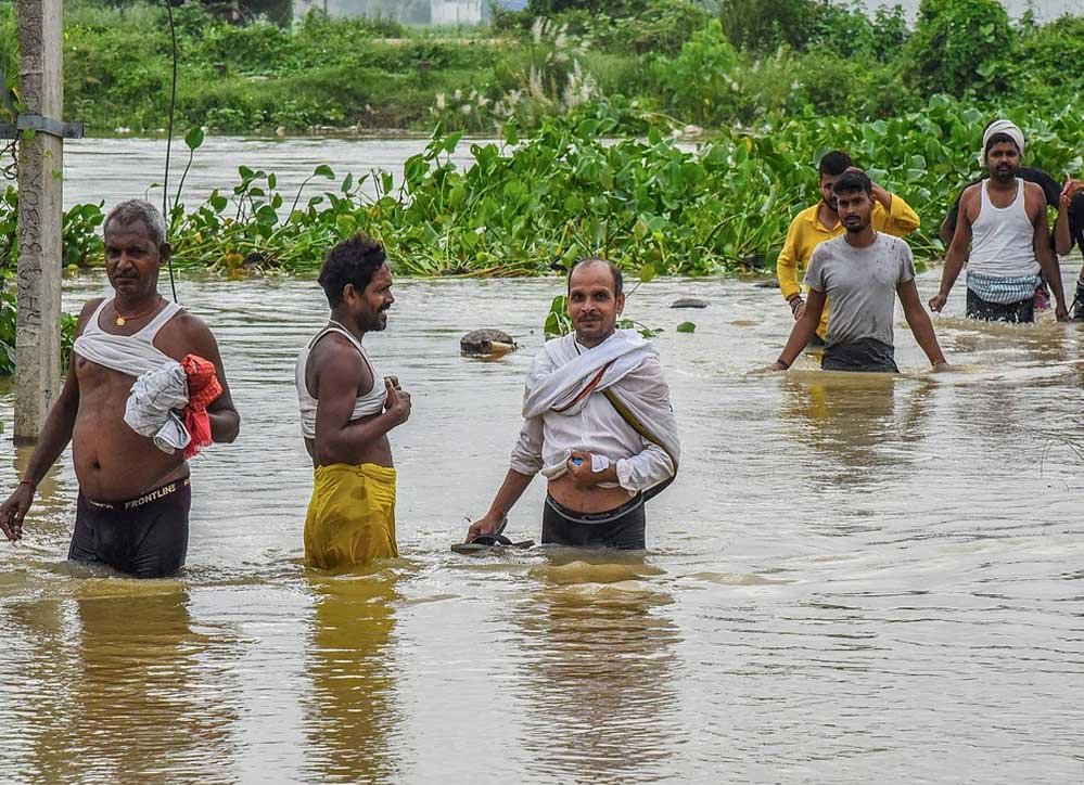 बिहार में बाढ़ का कहर, 12 जिलों में 22 लाख से ज्यादा लोग प्रभावित; CWC की चेतावनी से बढ़ी चिंता