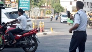 ई-चालान Next Gen 2.0 में बड़ा बदलाव, पीछे बैठे बिना हेलमेट सवारी का भी चालान