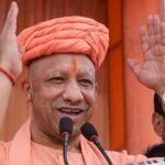 CM योगी बोले- हर बच्चे को पढ़नी चाहिए ‘एग्जाम वॉरियर्स’, किताबों से दूर नहीं है आज का युवा