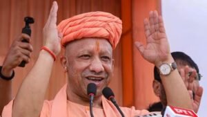 CM योगी बोले- हर बच्चे को पढ़नी चाहिए ‘एग्जाम वॉरियर्स’, किताबों से दूर नहीं है आज का युवा
