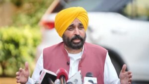 पंजाब में सियासी विवादों का बढ़ता दायरा, काले झंडे से लाठीचार्ज तक घिरी मान सरकार