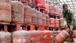LPG Booking: गांवों में अब 45 दिन नहीं करना होगा इंतजार, 25 दिन बाद बुक होगा अगला सिलेंडर