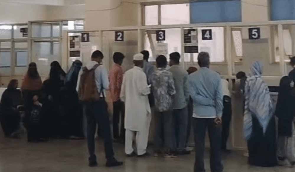 भोपाल में 3 दिन से सड़क पर डॉक्टर्स, MP में OPD-OT ठप; स्टाइपेंड बढ़ाने पर अड़े इंटर्न