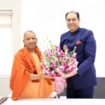 अल्पसंख्यक आयोग के नव-नियुक्त अध्यक्ष  मोहसिन रज़ा ने मुख्यमंत्री  योगी आदित्यनाथ से की शिष्टाचार भेंट।