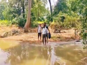 बीजापुर के दुर्गम इलाकों में पहुंची स्वास्थ्य टीम, 405 मरीजों का किया इलाज