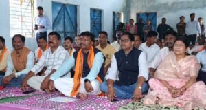 कुंगारपाल में वन मंत्री श्री केदार कश्यप की मौजूदगी में ग्रामीणों ने सुना ‘मन की बात’ का 138 वां संस्करण