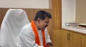 कवर्धा मेडिकल कॉलेज में प्रवेश लेने वाले जिले के प्रथम छात्र हिमांशु को उप मुख्यमंत्री  विजय शर्मा ने फोन कर दी बधाई एवं शुभकामनाएं