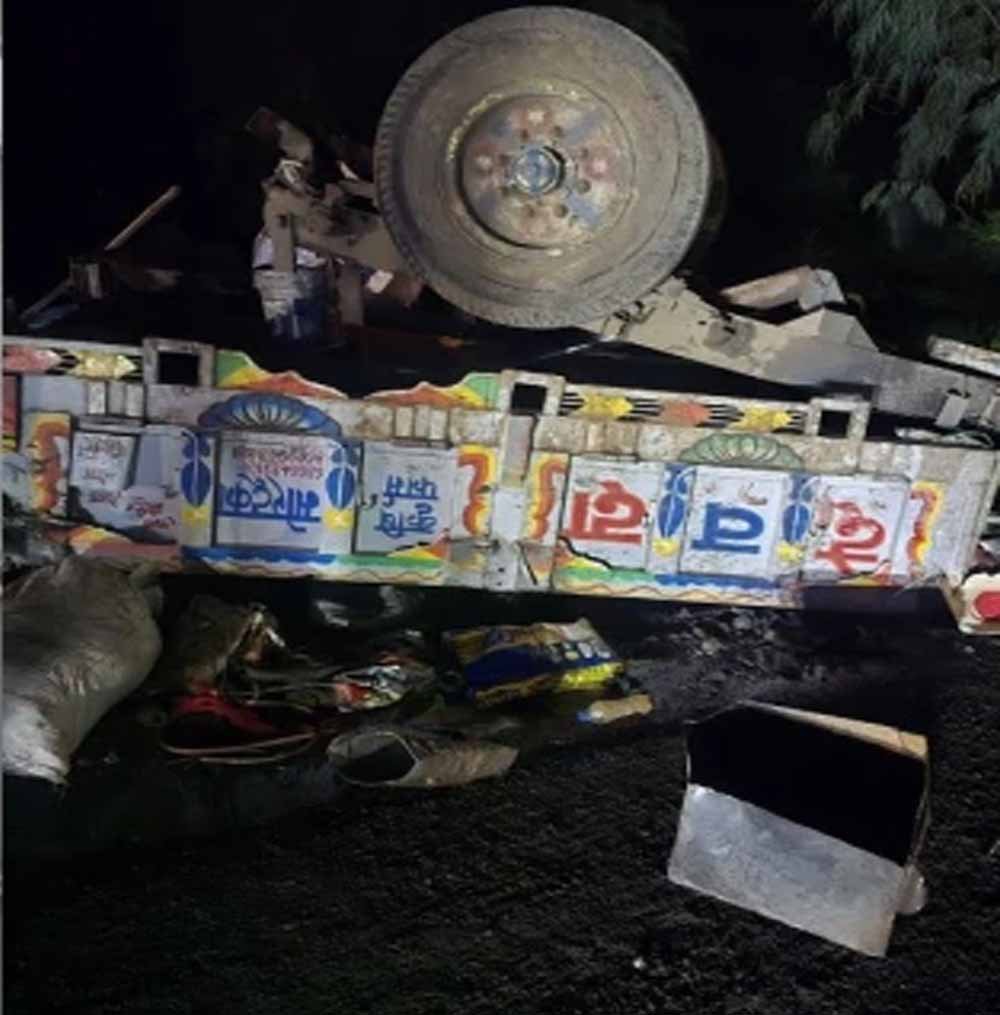 मंदसौर में भीषण सड़क हादसा, ट्रैक्टर-ट्रॉली को मिनी ट्रक ने मारी टक्कर; महिला-बच्ची की मौत