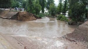रूपनगर में सरहिंद नहर का किनारा टूटा, गांवों में घुसा पानी; प्रशासन ने जारी किया अलर्ट