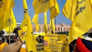 अमेरिकी राजदूत के दरबार साहिब पहुंचते ही लहराए खालिस्तानी झंडे