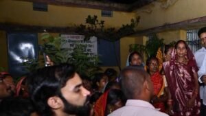 बाढ़ पीड़ितों के बीच पहुंचे राजस्व मंत्री  टंक राम वर्मा