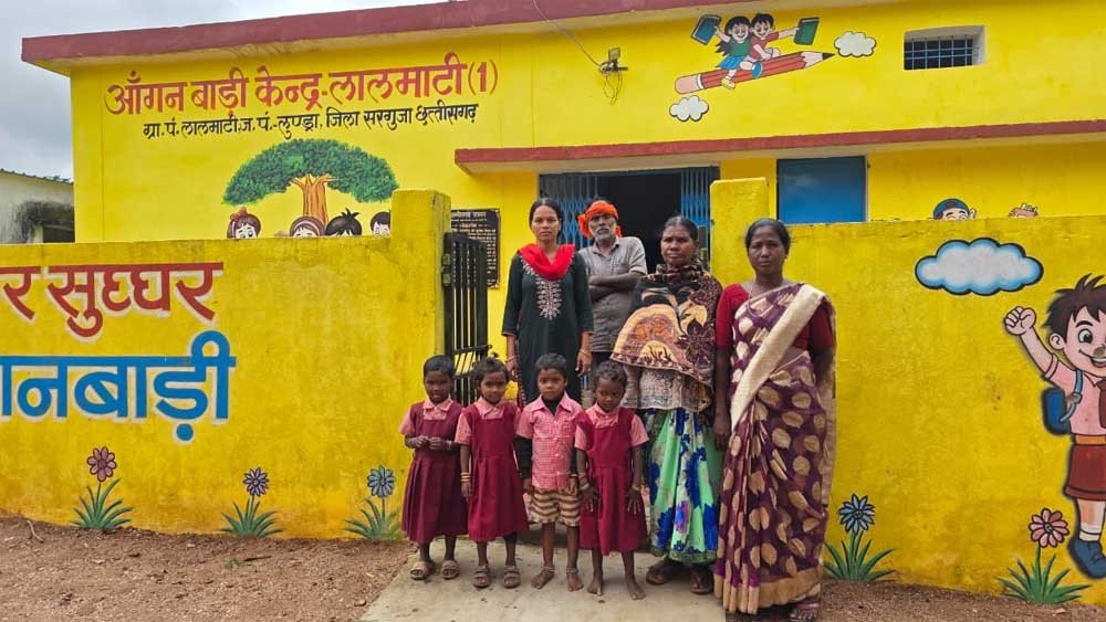 सेवा की कहानी: पहाड़ी कोरवा बस्ती के नन्हे कदमों को मिला बेहतर माहौल, लालमाटी में नया आंगनबाड़ी भवन बना पोषण और सीखने का केंद्र