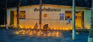 ‘बस्तर सेवा संकल्प अभियान’ के तहत शहीदों की याद में 1986 स्थानों पर जलाए गए दीये