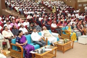 ‘मन की बात’ से प्रेरणा लेकर आयुर्वेद को जनकल्याण से जोड़ें : राज्यपाल  पटेल