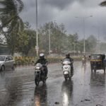 Punjab Weather: जालंधर-पठानकोट में बारिश, चंडीगढ़ में छाए बादल; 5 जिलों में अलर्ट