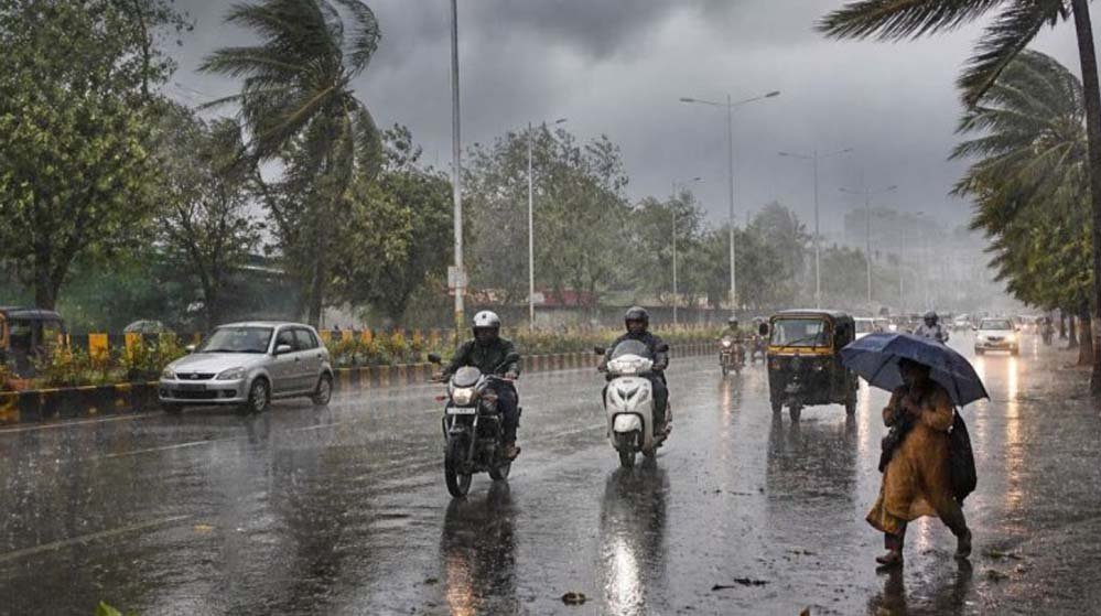 Punjab Weather: जालंधर-पठानकोट में बारिश, चंडीगढ़ में छाए बादल; 5 जिलों में अलर्ट