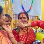 पटना में सिंदूर खेला के साथ मां दुर्गा को विदाई, लाल-सफेद साड़ियों में सजी महिलाओं ने निभाई परंपरा