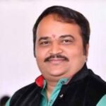 INDIA गठबंधन के प्रदर्शन के बीच उद्धव ठाकरे को झटका, शिवसेना (UBT) के राष्ट्रीय प्रवक्ता आनंद दुबे ने दिया इस्तीफा