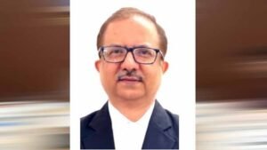 इंदौर में प्रधान न्यायाधीश के कथित व्यवहार पर भड़के अधिवक्ता, कोर्ट रूम तक पहुंचकर किया विरोध प्रदर्शन
