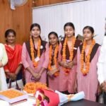 योगी सरकार में मिशन शक्ति से बेटियों को नेतृत्व का अवसर, चार छात्राओं ने संभाली मध्याह्न भोजन प्राधिकरण की कमान