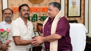 पर्यटन मंत्री राजेश अग्रवाल ने नवा रायपुर स्थित निवास कार्यालय में नागरिकों से की आत्मीय भेंट-मुलाकात