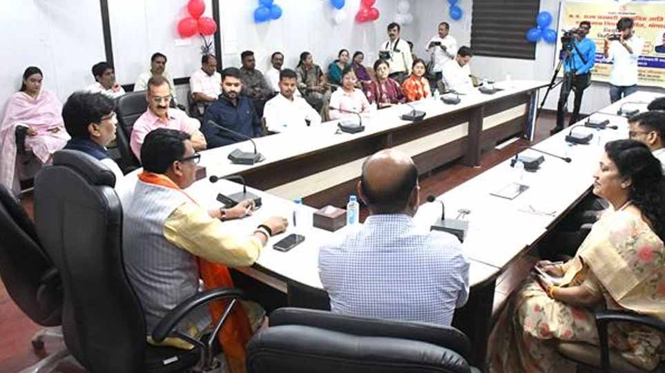अनुसूचित जाति वर्ग के सर्वांगीण विकास के लिए पूरी प्रतिबद्धता और संवेदनशीलता से कार्य करें अधिकारी : मंत्री चौहान