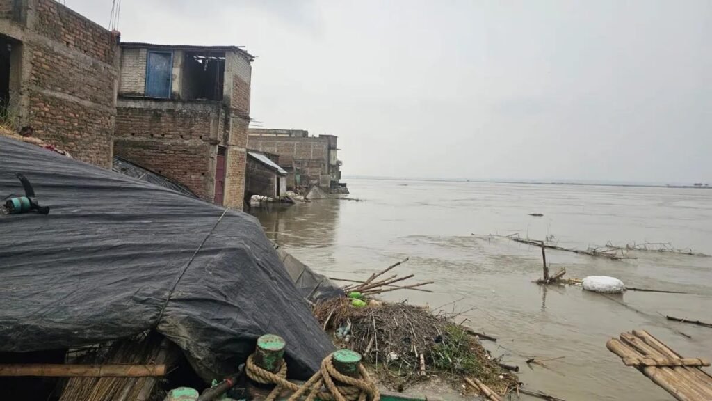 भागलपुर में गंगा का कहर, 65 परिवारों के घर नदी में समाए; बेघर लोगों ने सरकार से मांगा मुआवजा