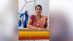 उन्नत उपकरण सहायता योजना से टोकेश्वरी साहू को बुनाई कार्य में मिली सहूलियत
