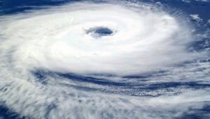 प्रशांत महासागर में तूफान नोलो ने पकड़ी रफ्तार, 185 किमी/घंटे की हवाओं के साथ पहुंचा कैटेगरी 3