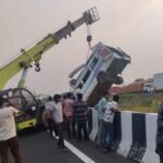 दिल्ली-मुंबई एक्सप्रेसवे पर भीषण हादसा, बस खाई में गिरी, 8 लोगों की मौत