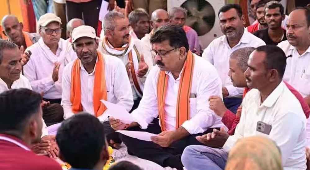 सड़क की गुणवत्ता पर भड़के डिप्टी CM, बोले- उखाड़कर दोबारा बनाओ, अधिकारियों को सख्त निर्देश