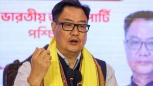 किरेन रिजिजू का बयान- ‘भारत को कभी नहीं तोड़ सकतीं विरोधी ताकतें’, कांग्रेस के झंडों पर विवाद