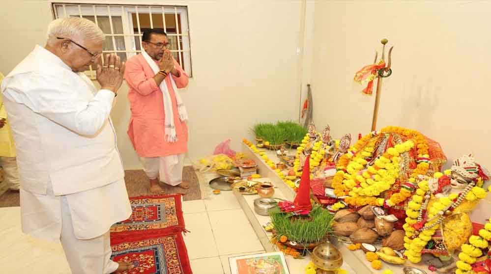 महानवमी पर राज्यपाल पटेल ने किया कन्या पूजन, प्रदेशवासियों की सुख-समृद्धि की कामना